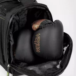 Venum Stripes Sports Bag 21 Venum Stripes Sports Bag